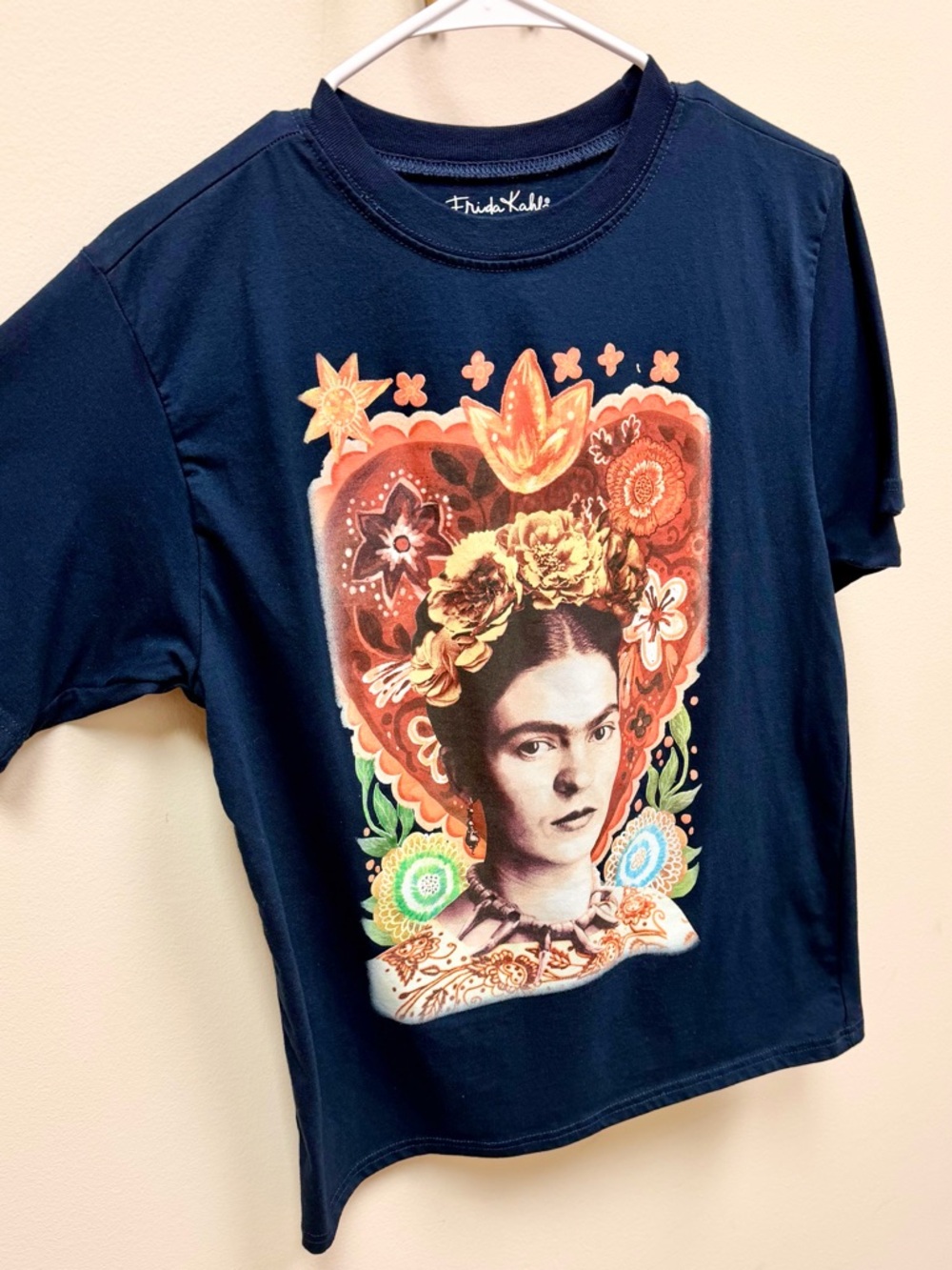 Frida Kahlo x Jerry Leigh of California, Inc. 🌼 Frida Portrait Tee - Picture 4 of 4